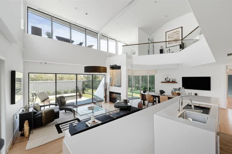 Featured image for Deconstructivist Homes Challenge Balance in 2025