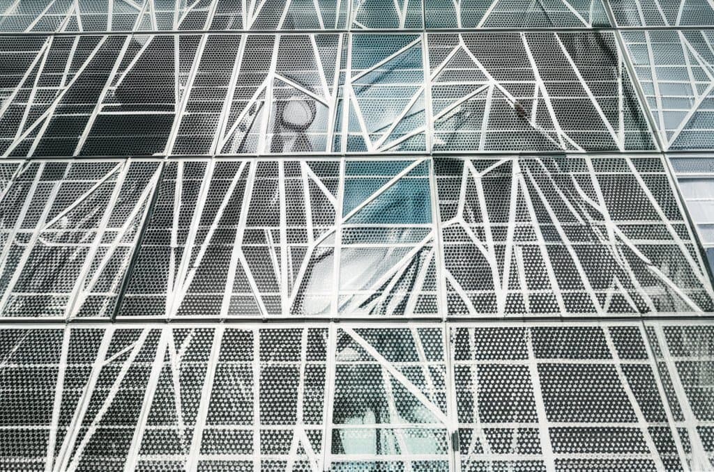 Featured image for Parametric Facades Adapt to Light and Climate